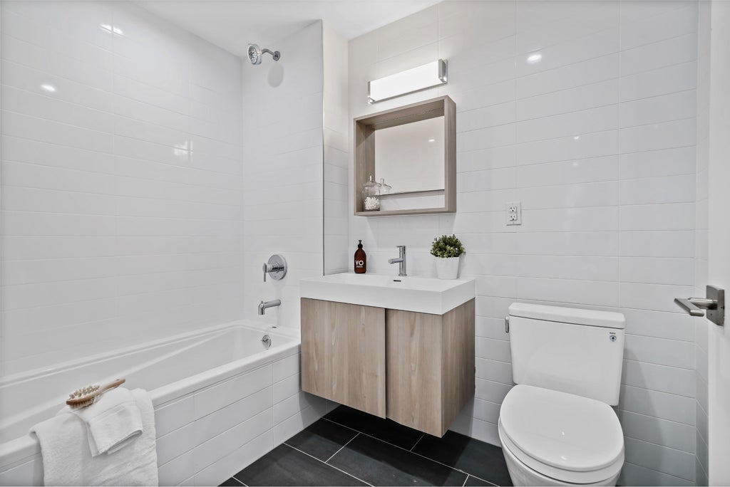 9 of 16 - 40 Huntington St. 2d, New York City, NY