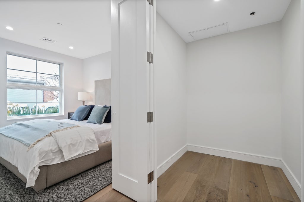 10 of 16 - 40 Huntington St. 2d, New York City, NY