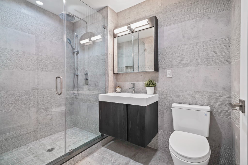 11 of 16 - 40 Huntington St. 2d, New York City, NY
