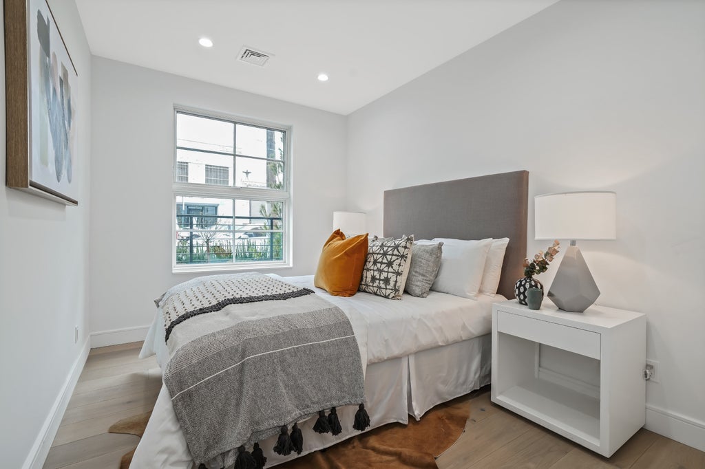 8 of 16 - 40 Huntington St. 2d, New York City, NY