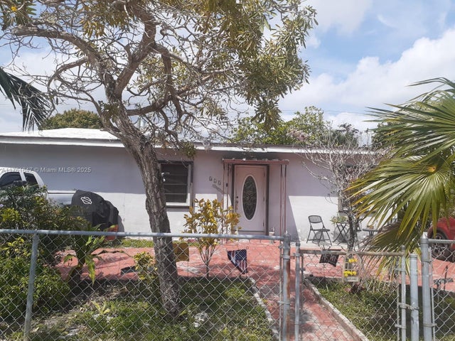 1 of 9 - 625 E 28th St, Hialeah, FL