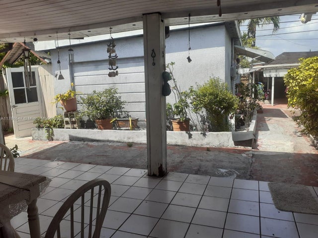 4 of 9 - 625 E 28th St, Hialeah, FL
