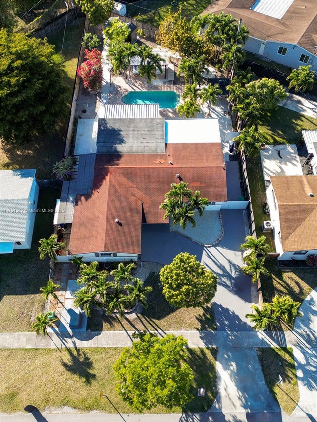 3 of 38 - 19600 Gulfstream Rd, Cutler Bay, FL