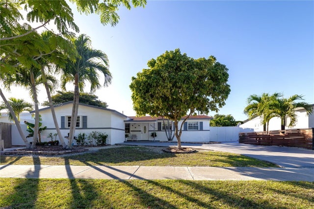 4 of 38 - 19600 Gulfstream Rd, Cutler Bay, FL