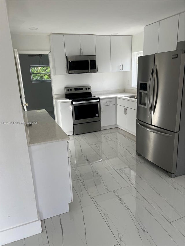 20 Ne 215th St, Miami Gardens