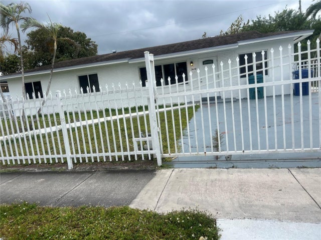 2 of 10 - 20 Ne 215th St, Miami Gardens, FL