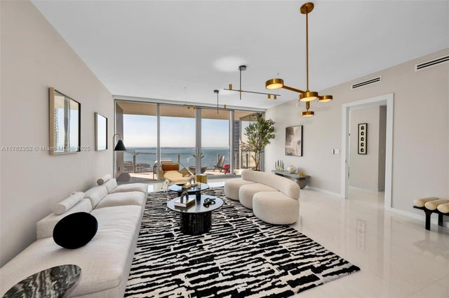 2 of 39 - 300 Biscayne Blvd Way 3903, Miami, FL