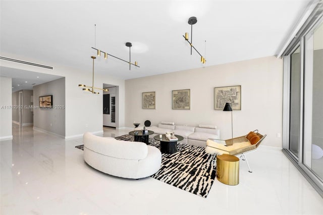3 of 39 - 300 Biscayne Blvd Way 3903, Miami, FL