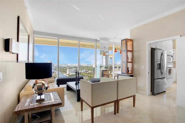 2 of 26 - 4775 Collins Ave 4005, Miami Beach, FL