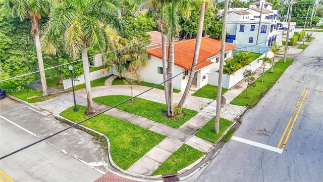 1 of 35 - 1070 Tyler St, Hollywood, FL