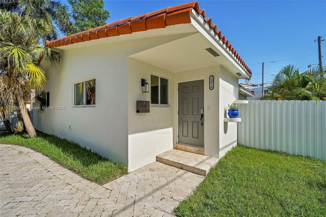 3 of 35 - 1070 Tyler St, Hollywood, FL