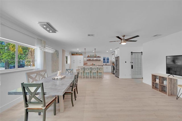 4 of 35 - 1070 Tyler St, Hollywood, FL