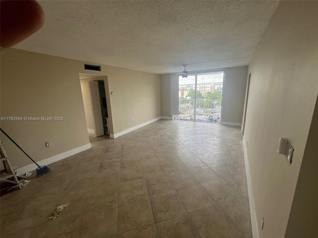 2 of 13 - 498 Nw 165th St D-501, Miami, FL