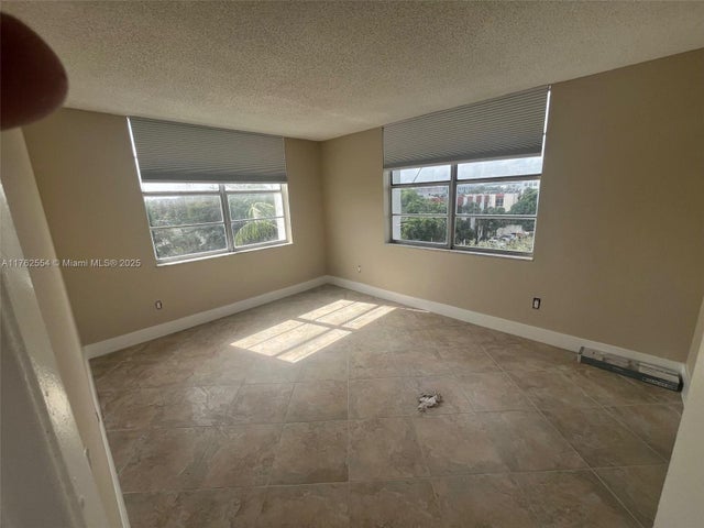 5 of 13 - 498 Nw 165th St D-501, Miami, FL