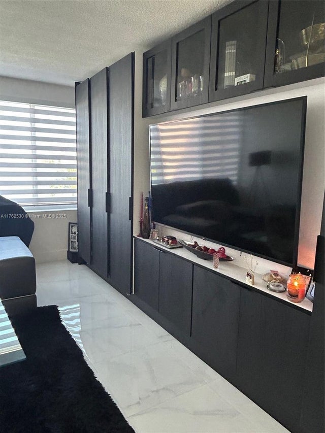 2 of 17 - 18555 Ne 14th Ave 609, Miami, FL