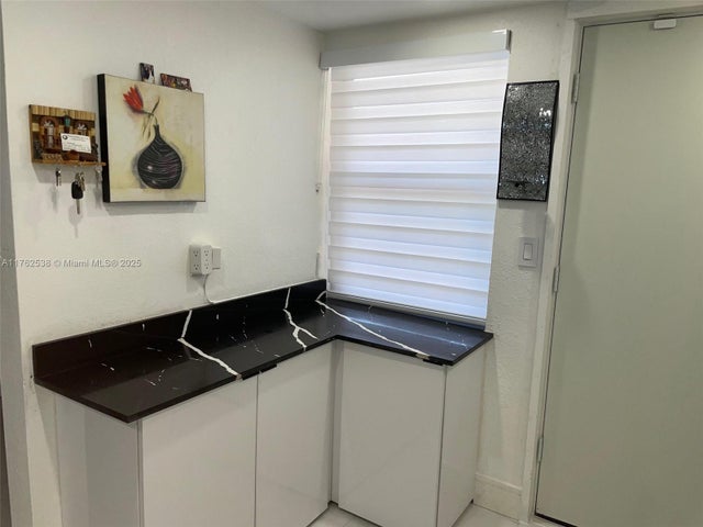 5 of 17 - 18555 Ne 14th Ave 609, Miami, FL
