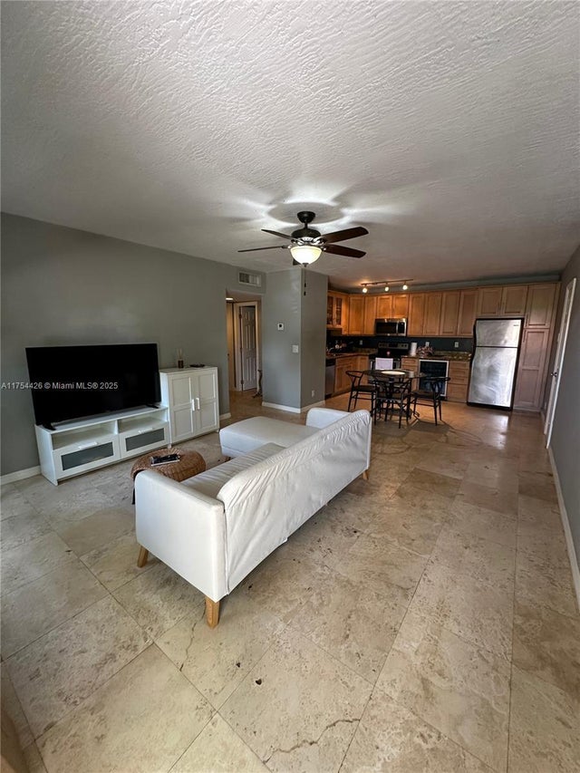 4 of 22 - 530 Ne 15th Ct 1, Fort Lauderdale, FL