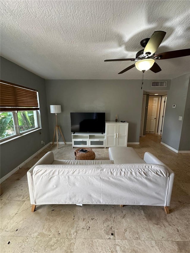 5 of 22 - 530 Ne 15th Ct 1, Fort Lauderdale, FL