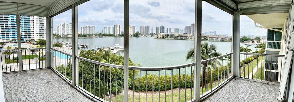 2861 Leonard Dr F601, Aventura