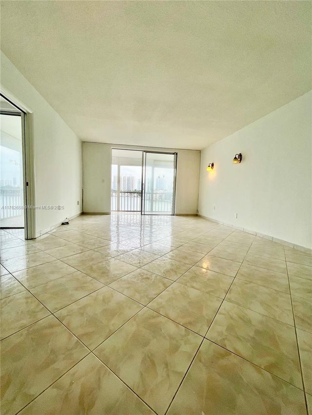 5 of 15 - 2861 Leonard Dr F601, Aventura, FL