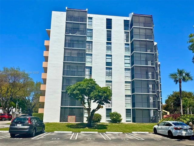1 of 20 - 3101 N Country Club Dr 209, Aventura, FL