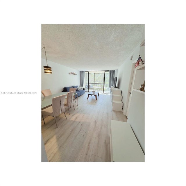 3 of 20 - 3101 N Country Club Dr 209, Aventura, FL