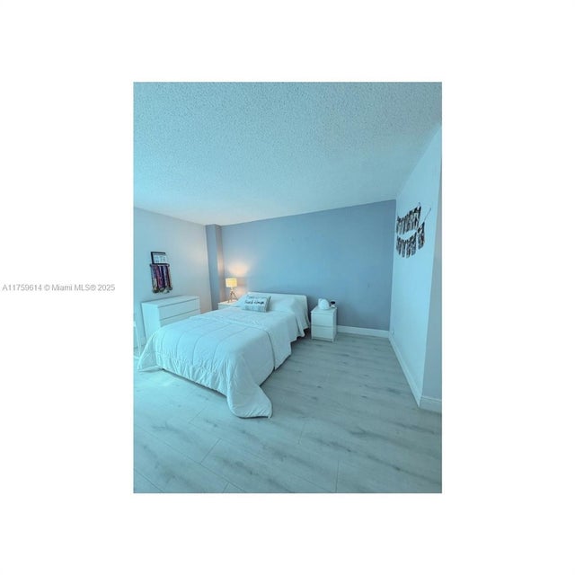 4 of 20 - 3101 N Country Club Dr 209, Aventura, FL