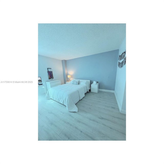 5 of 20 - 3101 N Country Club Dr 209, Aventura, FL