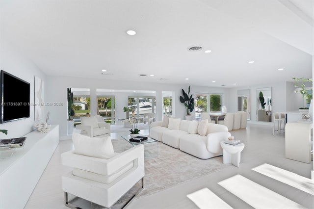 1 of 38 - 2797 Ne 26th Ave, Lighthouse Point, FL