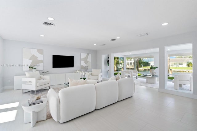 2 of 38 - 2797 Ne 26th Ave, Lighthouse Point, FL