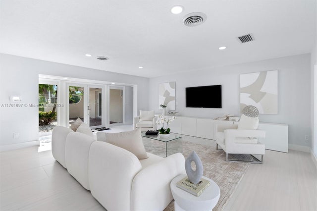 3 of 38 - 2797 Ne 26th Ave, Lighthouse Point, FL