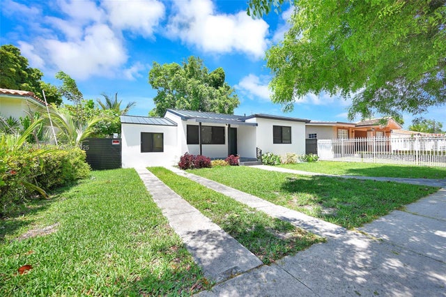 1 of 32 - 2261 Sw 26th St, Miami, FL