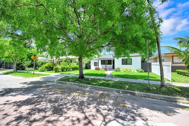 4 of 32 - 2261 Sw 26th St, Miami, FL