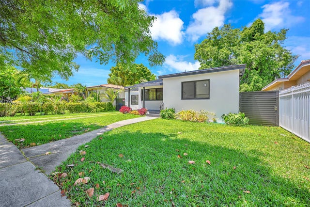 5 of 32 - 2261 Sw 26th St, Miami, FL