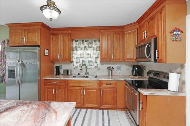 4 of 30 - 116 Sw 135th Ave, Miami, FL