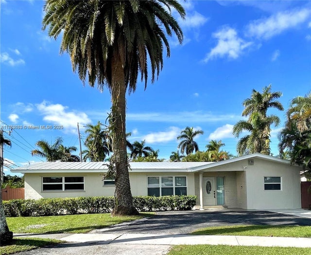 1 of 6 - 902 N 13th Ave, Hollywood, FL