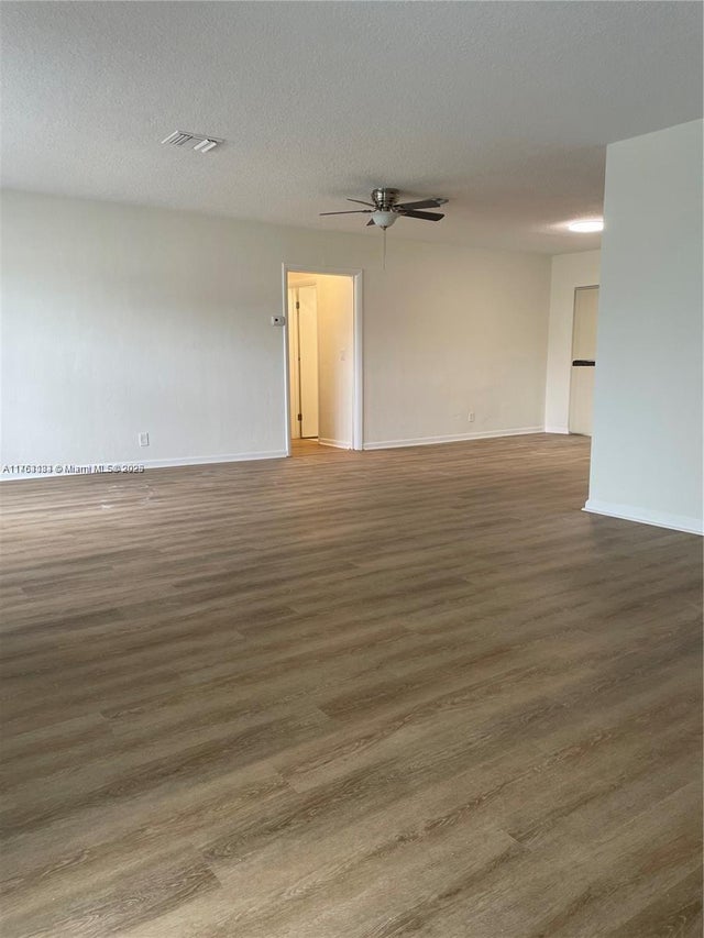 4 of 6 - 902 N 13th Ave, Hollywood, FL
