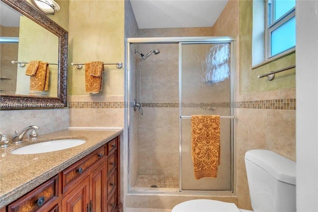 5 of 6 - 902 N 13th Ave, Hollywood, FL