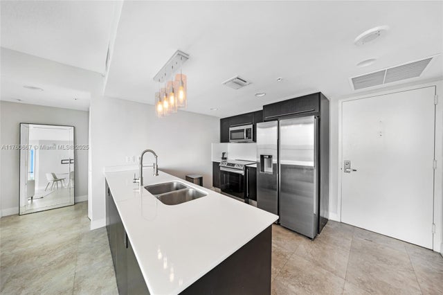 5 of 29 - 665 Ne 25th St 1504, Miami, FL