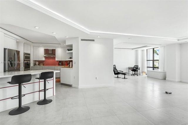 4 of 14 - 9801 Collins Ave 5m, Bal Harbour, FL
