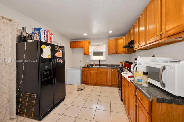 4 of 21 - 2855 Nw 7th St, Fort Lauderdale, FL
