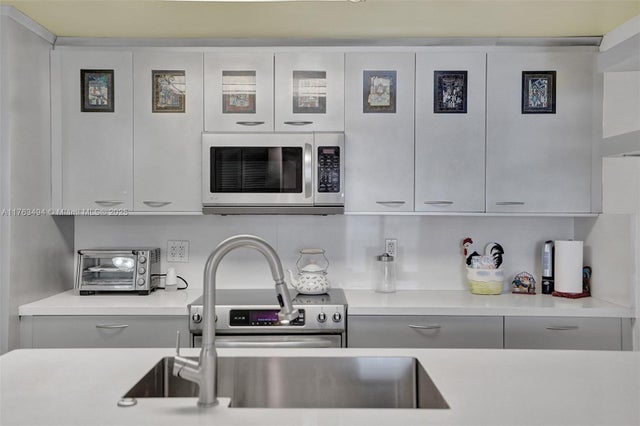 3 of 16 - 1410 S Ocean Dr 1102, Hollywood, FL