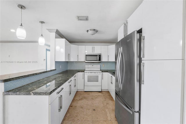 1 of 27 - 1541 Sw 52nd Ave, Plantation, FL