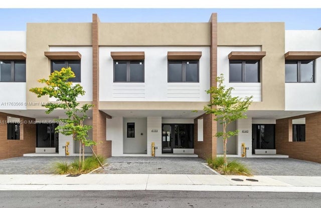 1 of 34 - 4130 N Oak Pl 4130, Dania Beach, FL