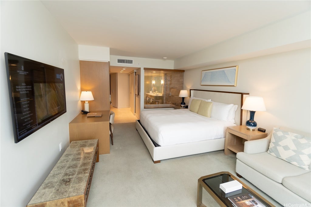 (unit #e1613) 383 Kalaimoku Street, Honolulu