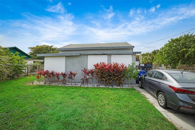 1 of 21 - 3021 Avenue J, Riviera Beach, FL