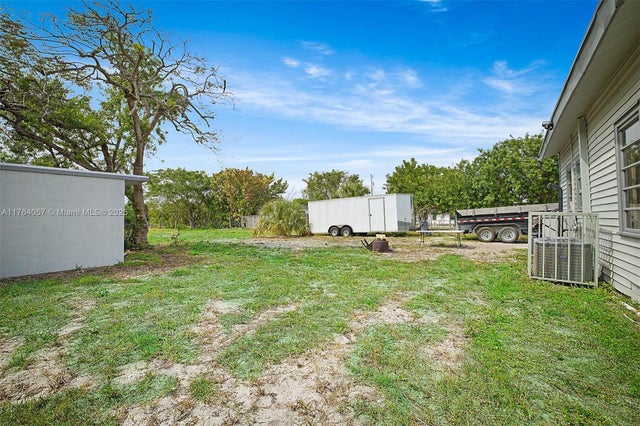 5 of 21 - 3021 Avenue J, Riviera Beach, FL