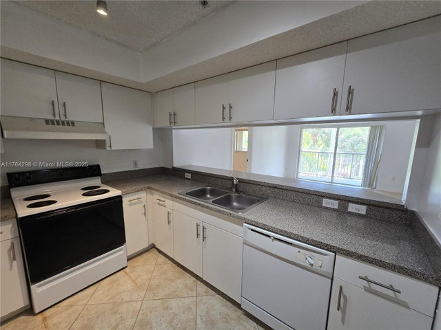 2 of 11 - 410 S Park Rd 1-302, Hollywood, FL