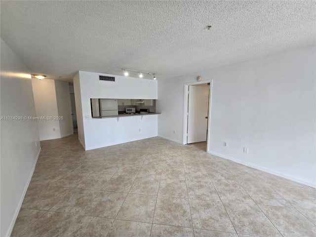 3 of 11 - 410 S Park Rd 1-302, Hollywood, FL