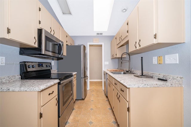 2 of 27 - 1306 Vine St, Other, FL